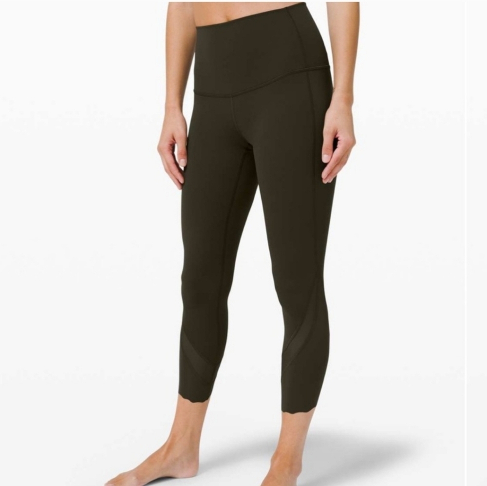Lululemon Wunder Under High-Rise Crop 23" Updated Scallop FullOn Luxtreme Size 4